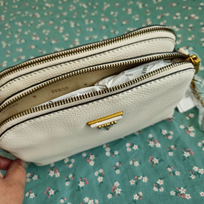 Дамска чанта Guess