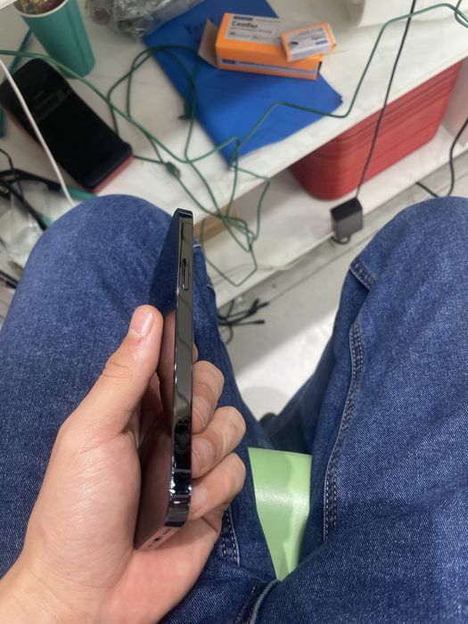 Продам айфон 12про