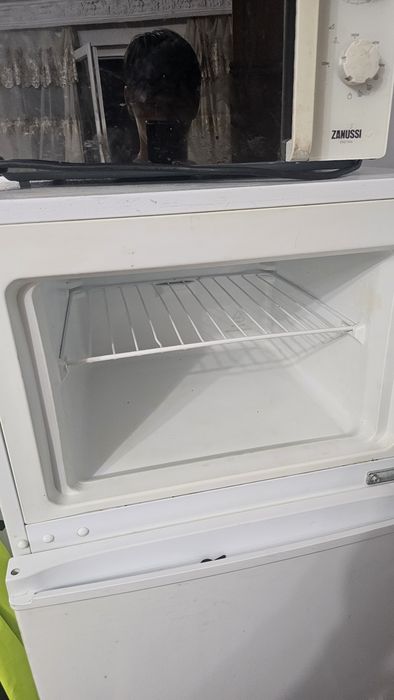 Vând frigider 1000