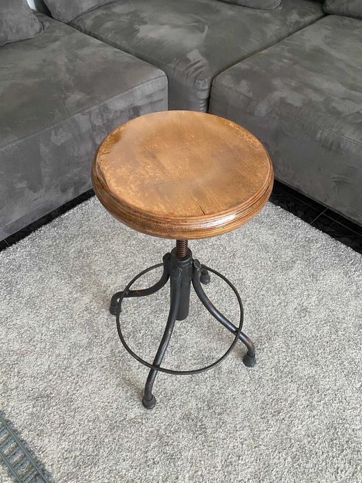 Индустриално Винтидж Столче на Винт