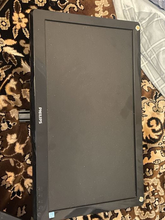 Два мониора апасер и филипс