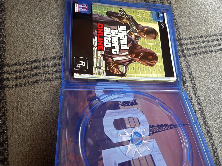 PS4 Slim 500GB + GTA 5 + 2 controllere originale