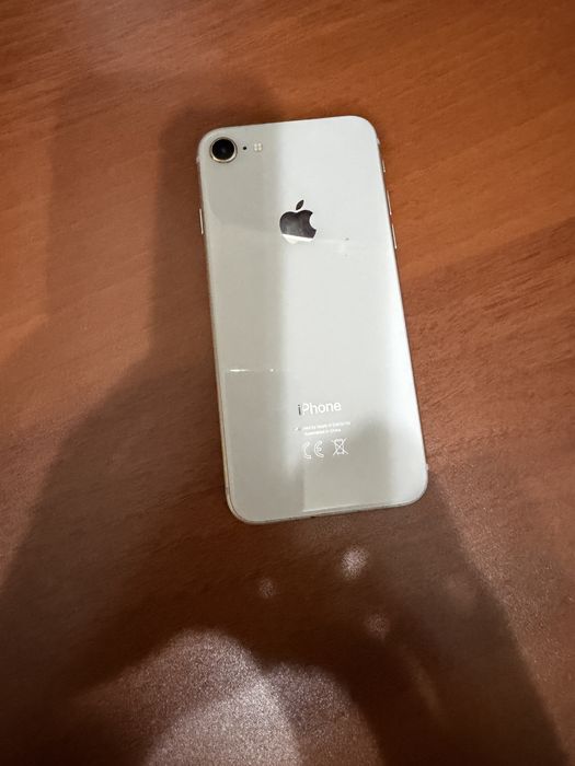 Продается IPhone 8