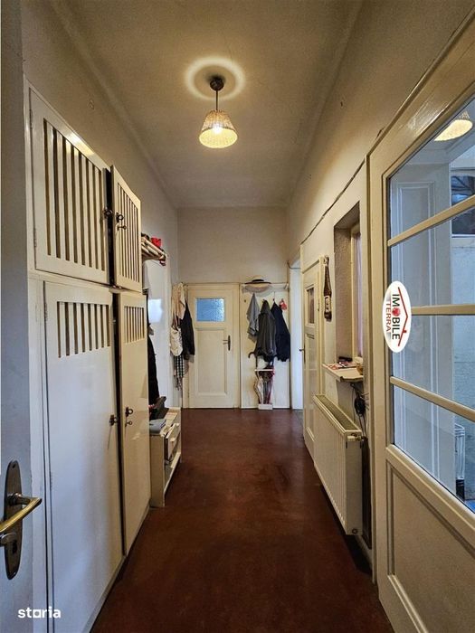 Casa cu 900 mp teren zona Calea Poplacii aproape de Parcul Sub Arini