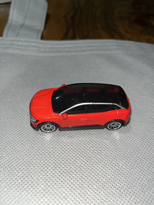 Машинки фирмы hot wheels и matchbox