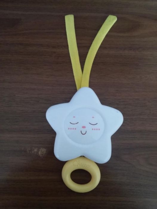 Chicco Музикална играчка за легло Звезда в перфектно състояние.