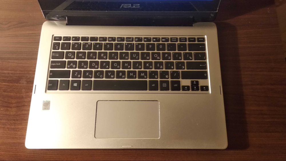 Ноутбук Asus Core i3. Разбит тачскрин