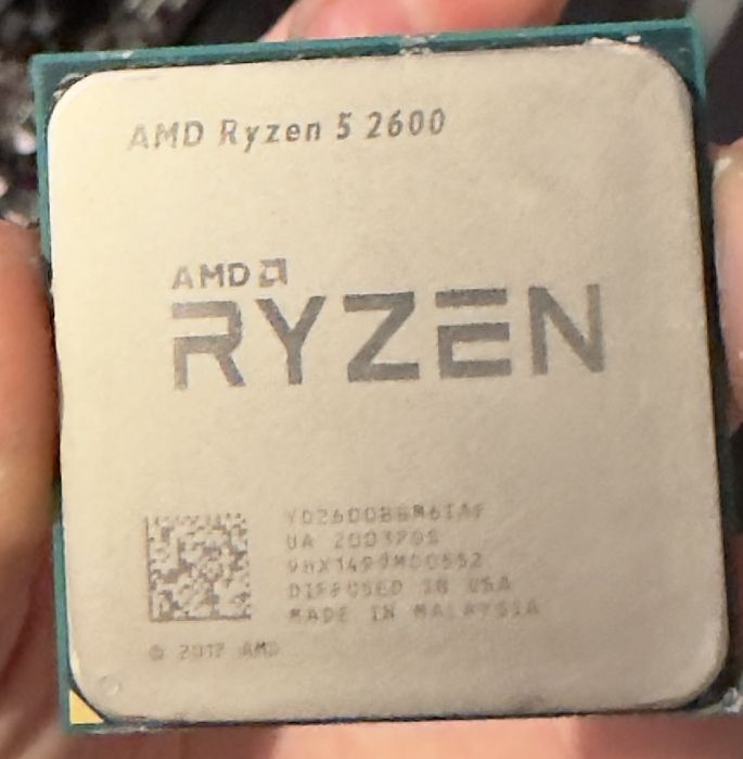 Vand procesor AMD RYZEN 5 2600 cu Cooler stock