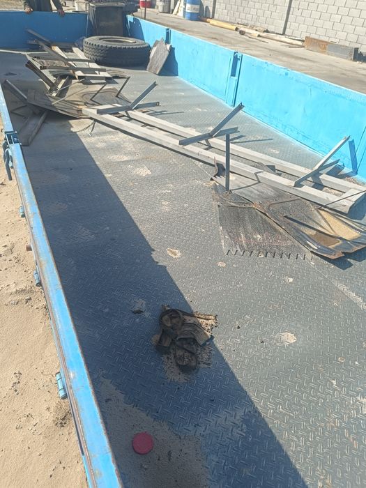 Продам кузов бортовой.