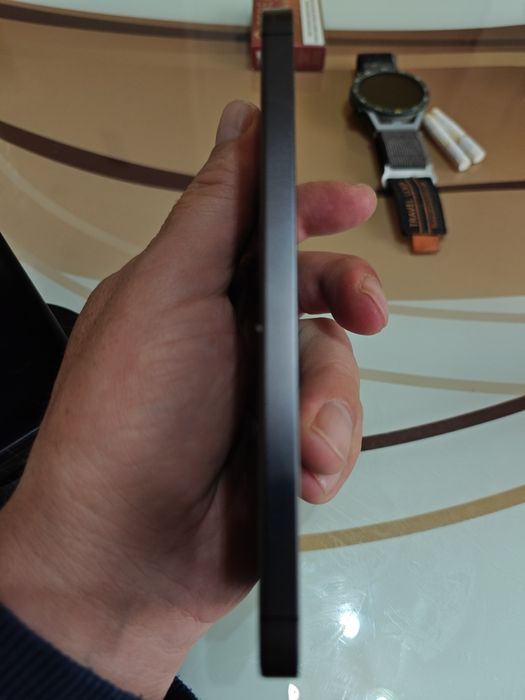 Самсунг Галакси S24, 370 евро.