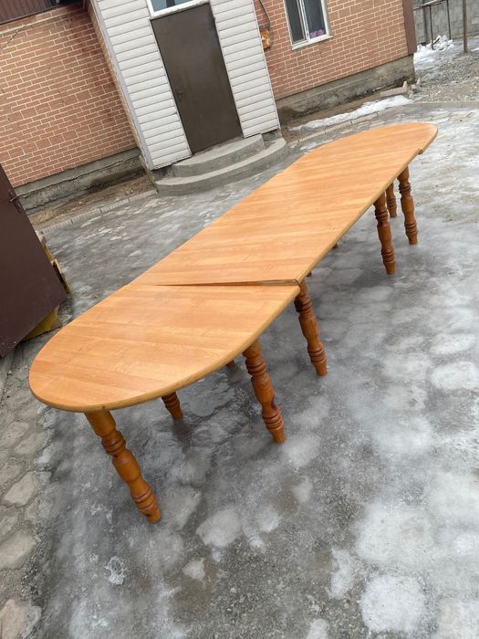 Стол для кухни..