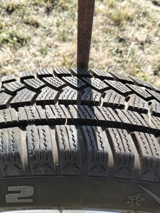 Vând set 4 roți cu anvelope de iarna 185/65R15