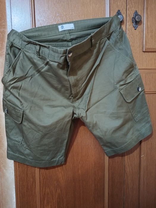 Pantaloni scurti marimea XL