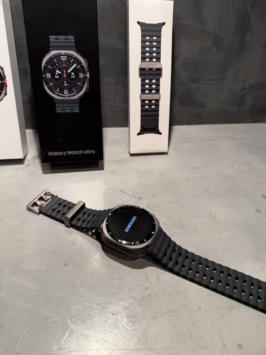 КАТО ЧИСТО НОВ Samsung Galaxy Watch Ultra LTE Titanium Silver