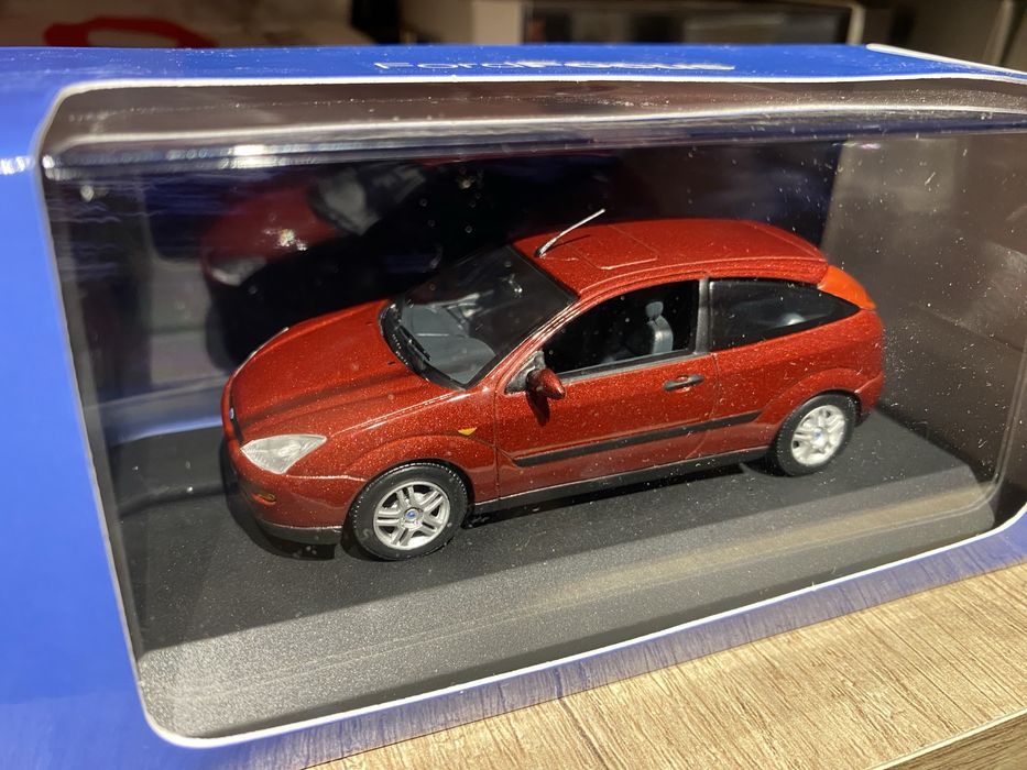 MINICHAMPS FORD FOCUS machetă auto scara 1:43 3 uși