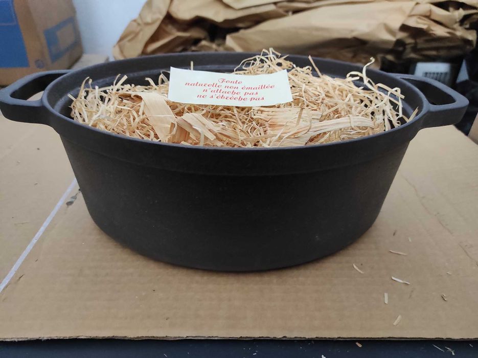 Чугунена тенджера и саханче