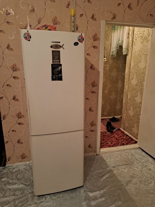 2камерний холодилник сотилади