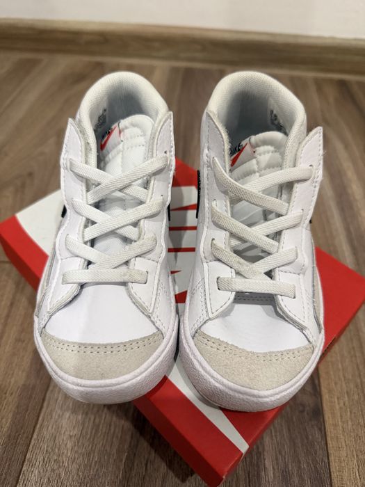 Adidasi nike marimea 25