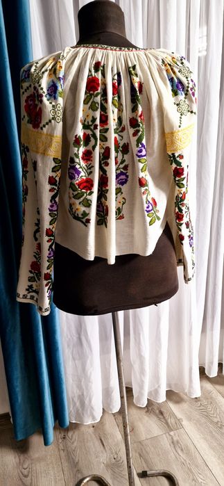 Ie autentic  pe pânză