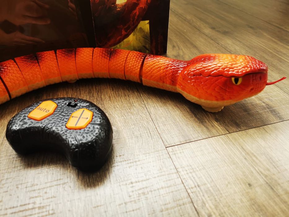 Змея на дистанционном управлении