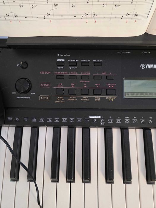 Pianina Yamaha electrica