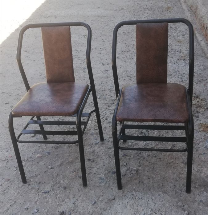 Продам стулья 2шт. Очень качественные, устойчивые.