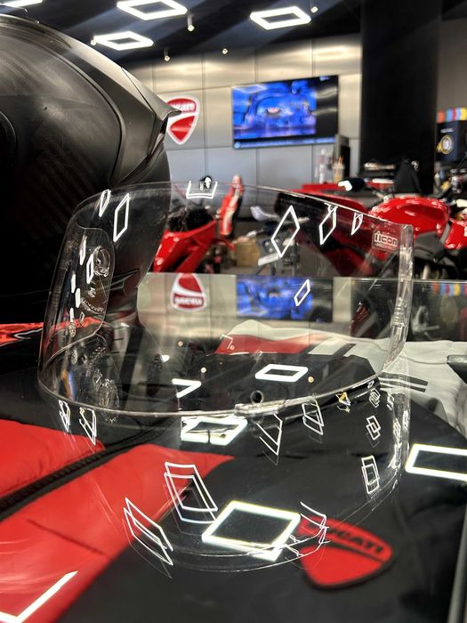 Каска Arai, Dainese, AGV, Icon