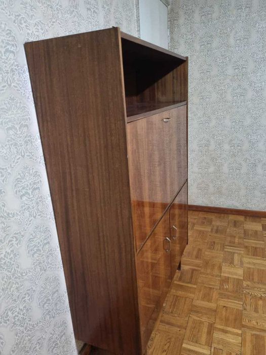В продаже советский крепкий секретер в отличном состоянии 100х35х145