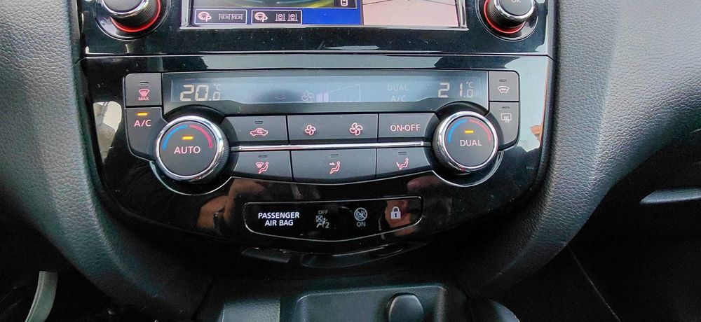 Nissan Qashqai – 1.3 DIG-T Benzina – 160 CP – Cutie automată