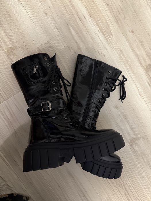 Ghete de damă din piele naturală lăcuită