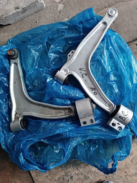 Рычаги передние (правый,левый)