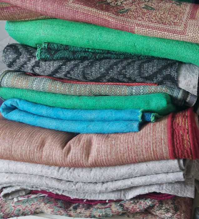 Дорожки, ковры срочно продается