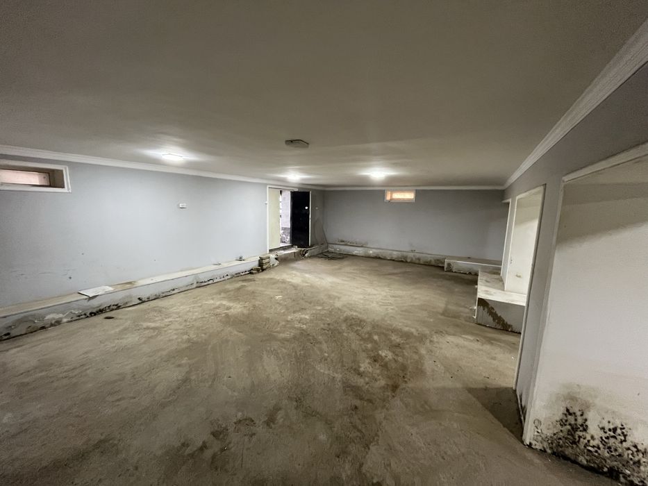Podval arendaga beriladi SKLAD Atib foydalansa Boʻladi RAY SENTIR