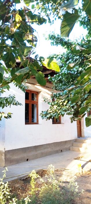 Уй сотилади 2.3 сот 2 хона