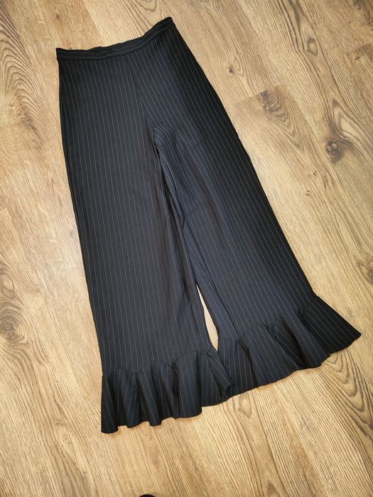 H&M панталон на райе с висока талия.