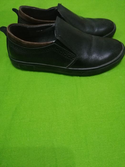 Продам детские туфли