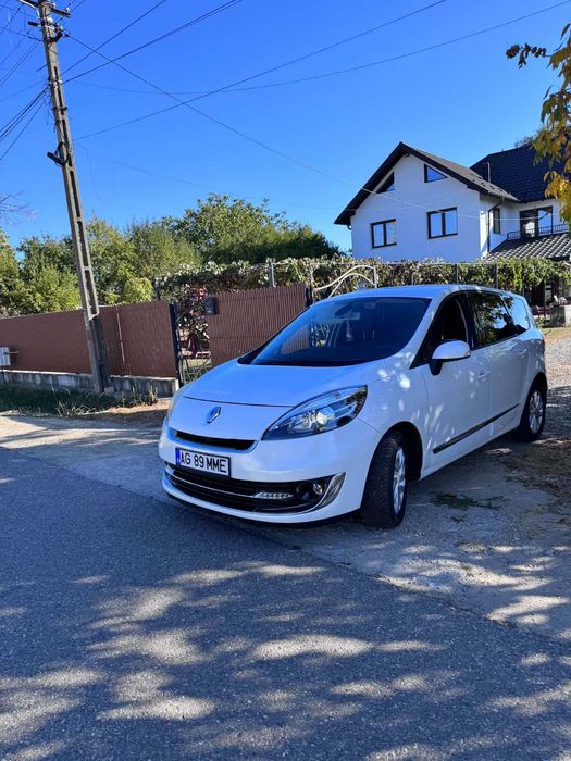 Vând Renault Grande Scenic