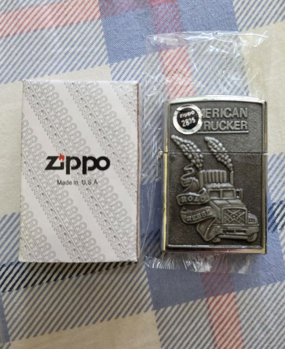 Vând bricheta zippo