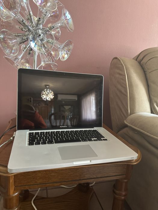 MacBook Pro 15 inch - mid 2010 - 4 GB DDR 3- Intel core i7 - 2.66 Ghz