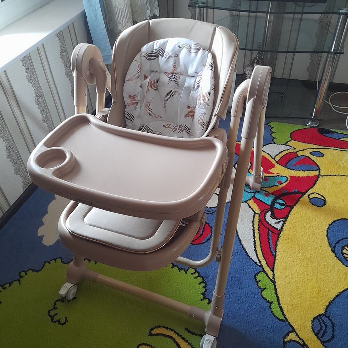 Bolalar stoli va halganchakli