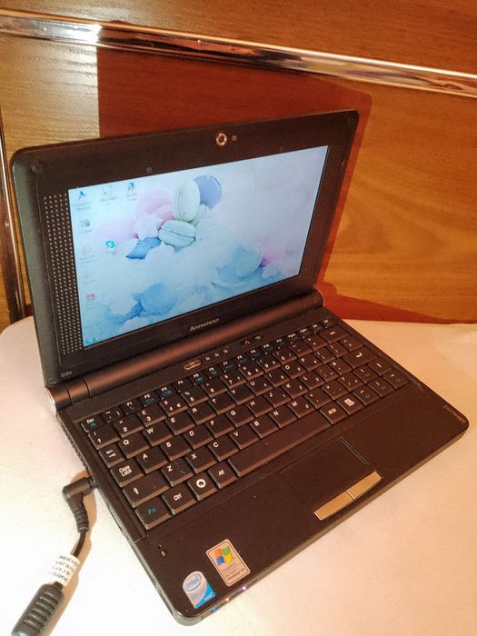 Малък лаптоп Lenovo