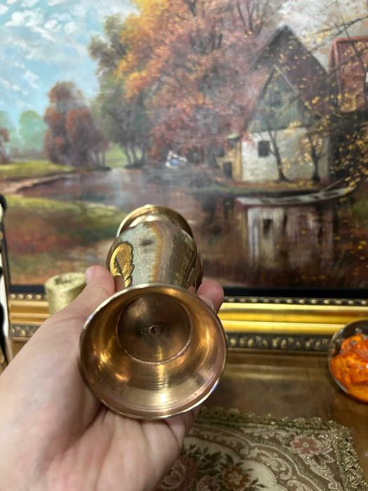 A107 Vaza decoratiune de alama veche 271g 20h si 7d