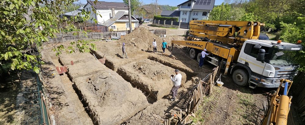 Excavator de închiriat