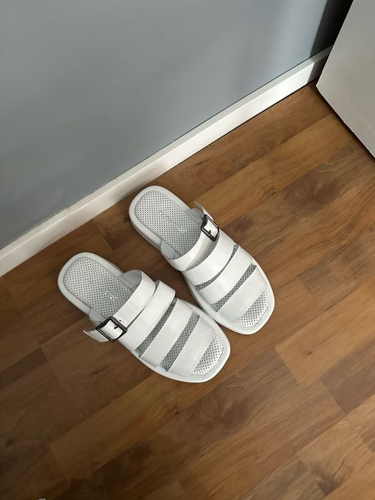 Женские сандалии