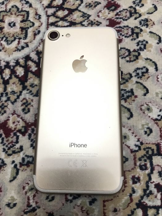 Продам Айфон 7 голд 32 гб