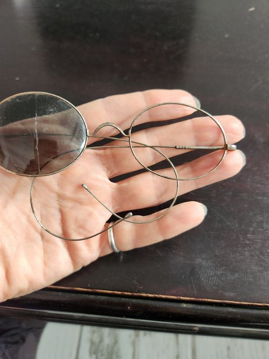 Винтидж очила около 1930 година