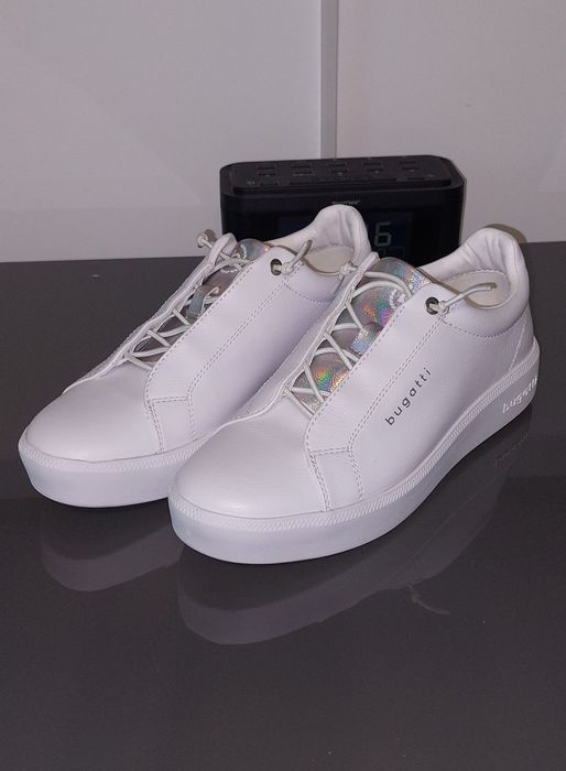 Vând sneakarsi BUGATTI mar .38