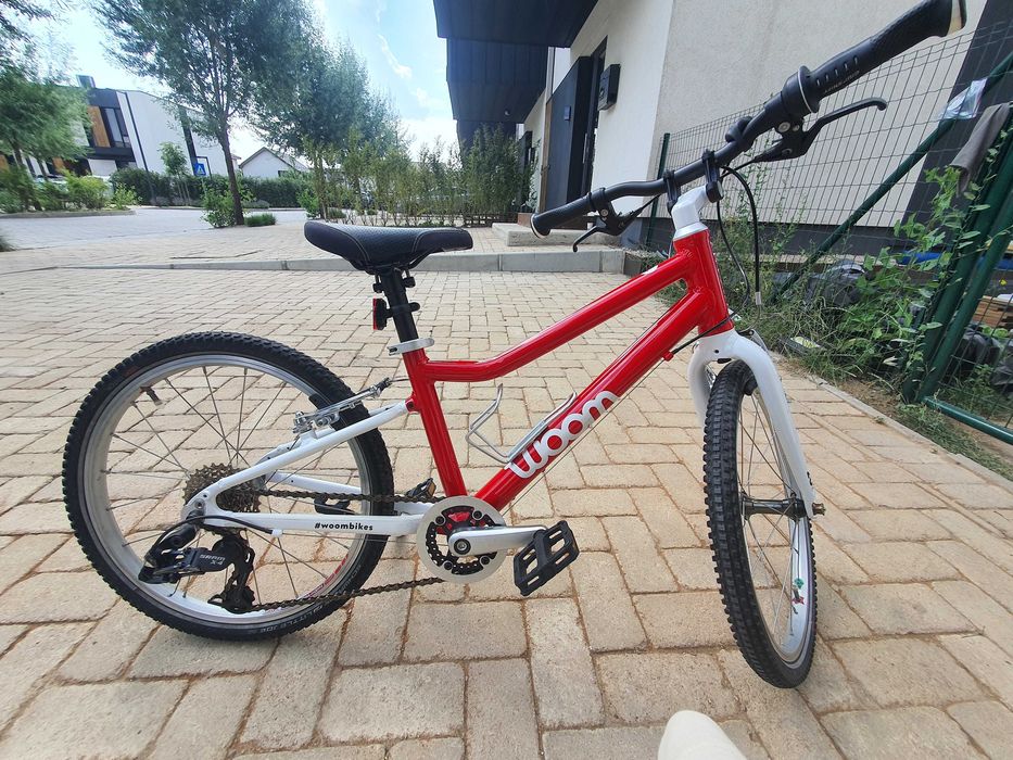 Bicicleta woom 4  rosu, roti 20", 8 viteze, frane noi - copii 6-8 ani