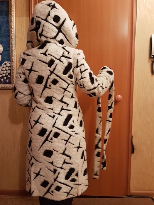 Тёплая женская куртка с капюшоном