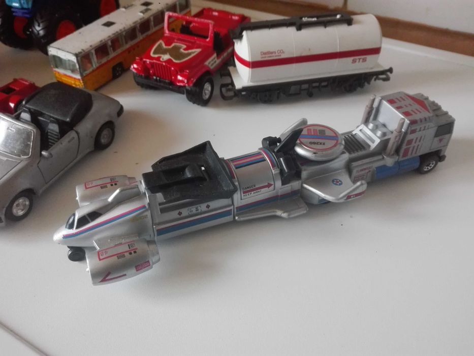 Рекламни камиончета , автомат и метални колички.